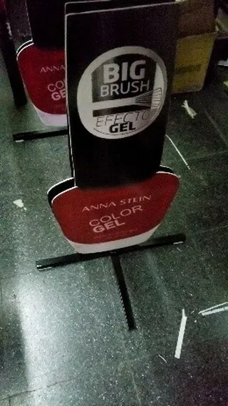 Exhibidores de pie con forma de esmalte Anna Stein Color Gel.